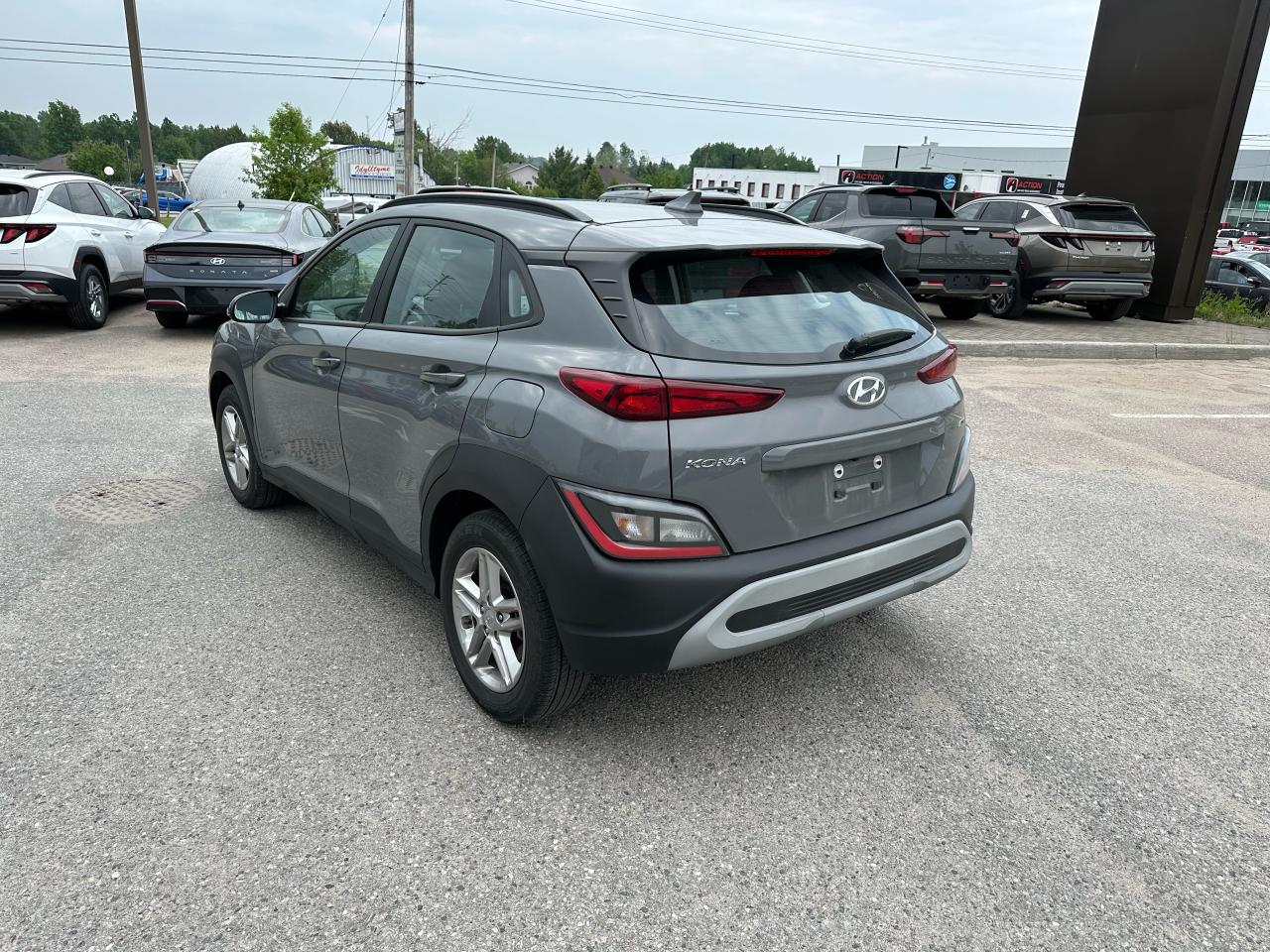 2022 Hyundai KONA Essential Photo9