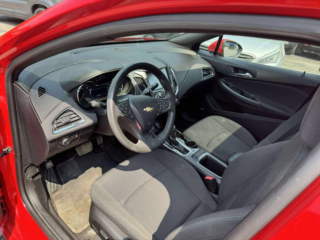 2018 Chevrolet Cruze LT - Photo #10