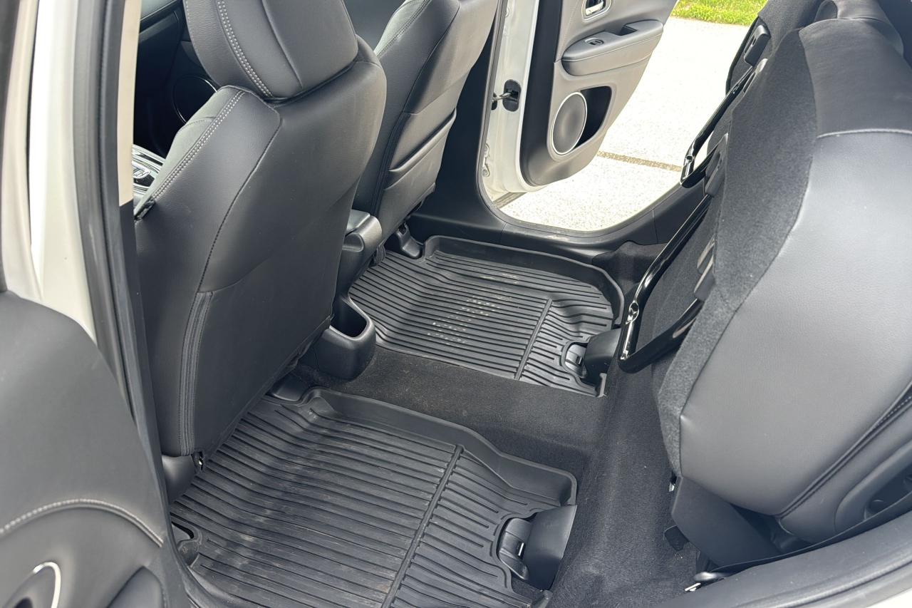 2022 Honda HR-V Touring Photo