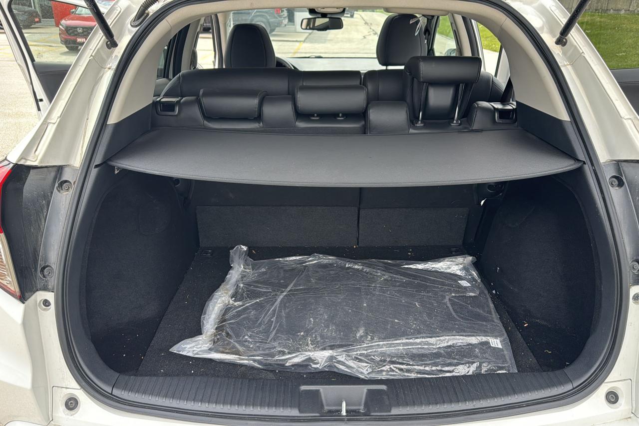 2022 Honda HR-V Touring Photo