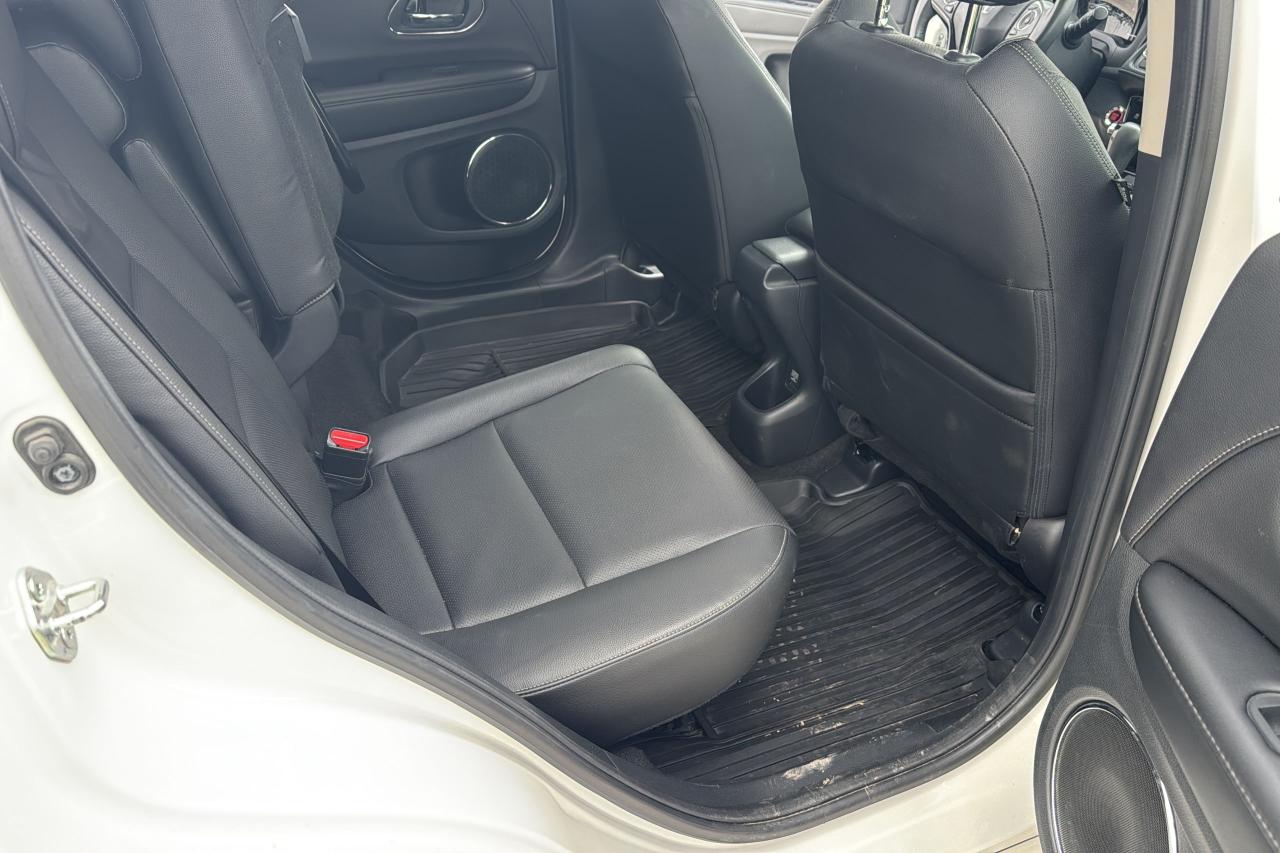 2022 Honda HR-V Touring Photo