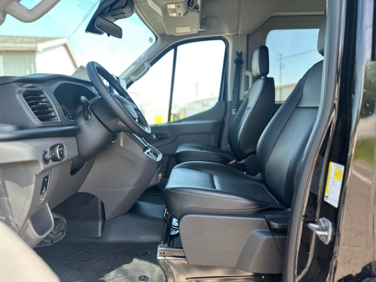 2025 Ford Transit Passenger Wagon T-350 148" MED ROOF XL AWD Photo5