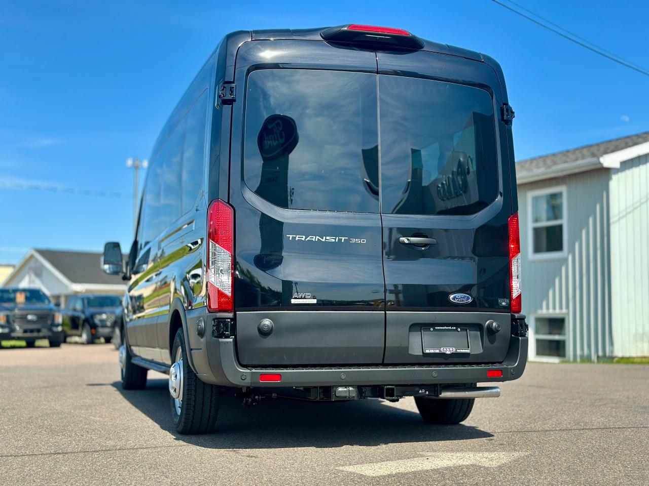 2025 Ford Transit Passenger Wagon T-350 148" MED ROOF XL AWD Photo4
