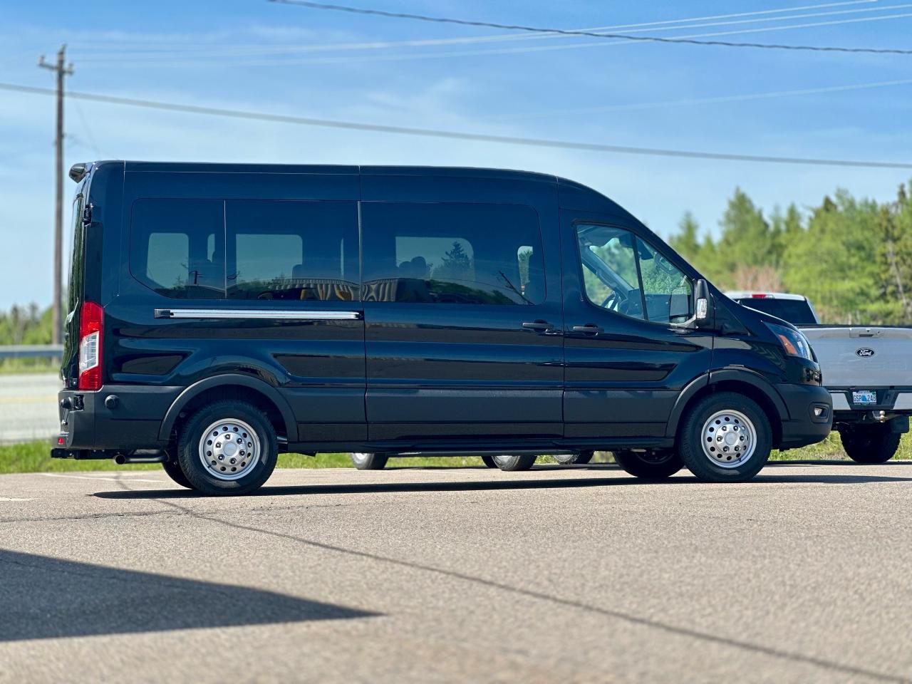 2025 Ford Transit Passenger Wagon T-350 148" MED ROOF XL AWD Photo5