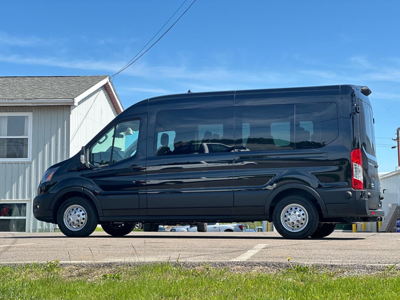 2025 Ford Transit Passenger Wagon T-350 148" MED ROOF XL AWD Photo