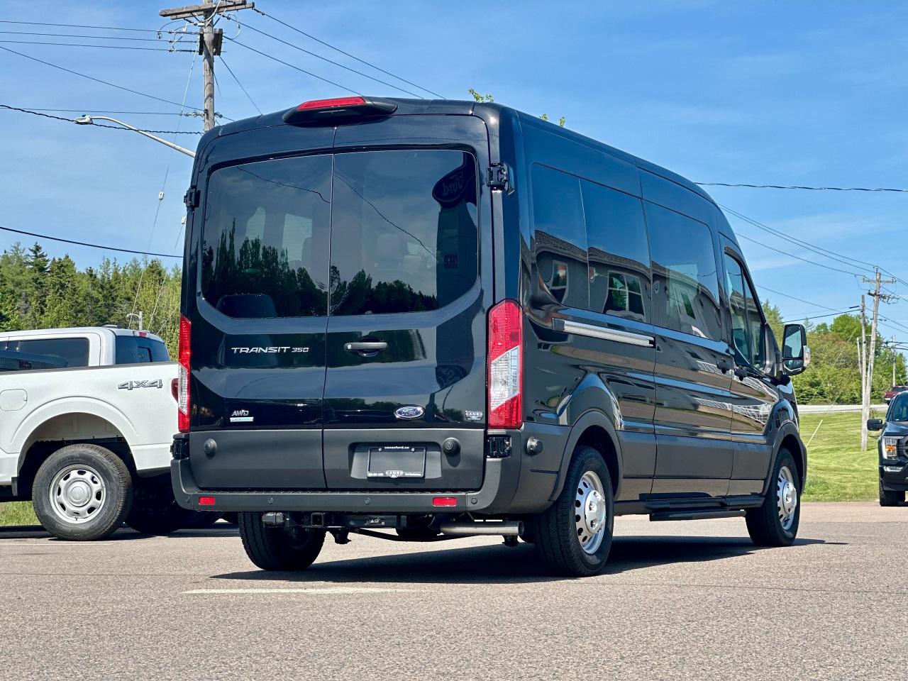 2025 Ford Transit Passenger Wagon T-350 148" MED ROOF XL AWD Photo5