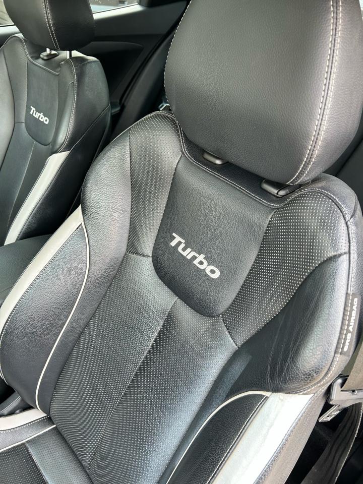 2015 Hyundai Veloster Turbo - Photo #9