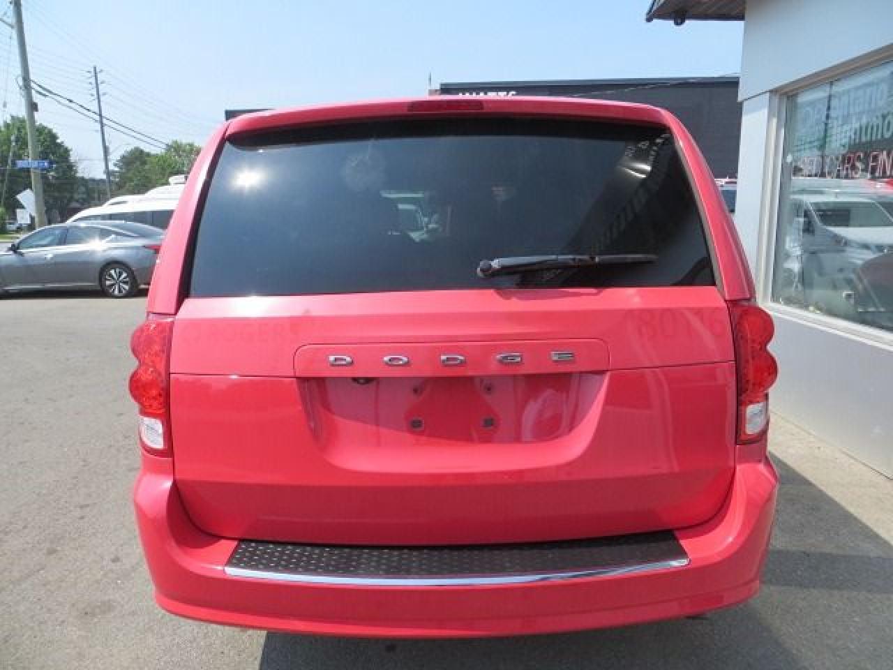 2018 Dodge Grand Caravan CERTIFIED, ONLY 64,000KM, 7 PASSENGERS - Photo #6