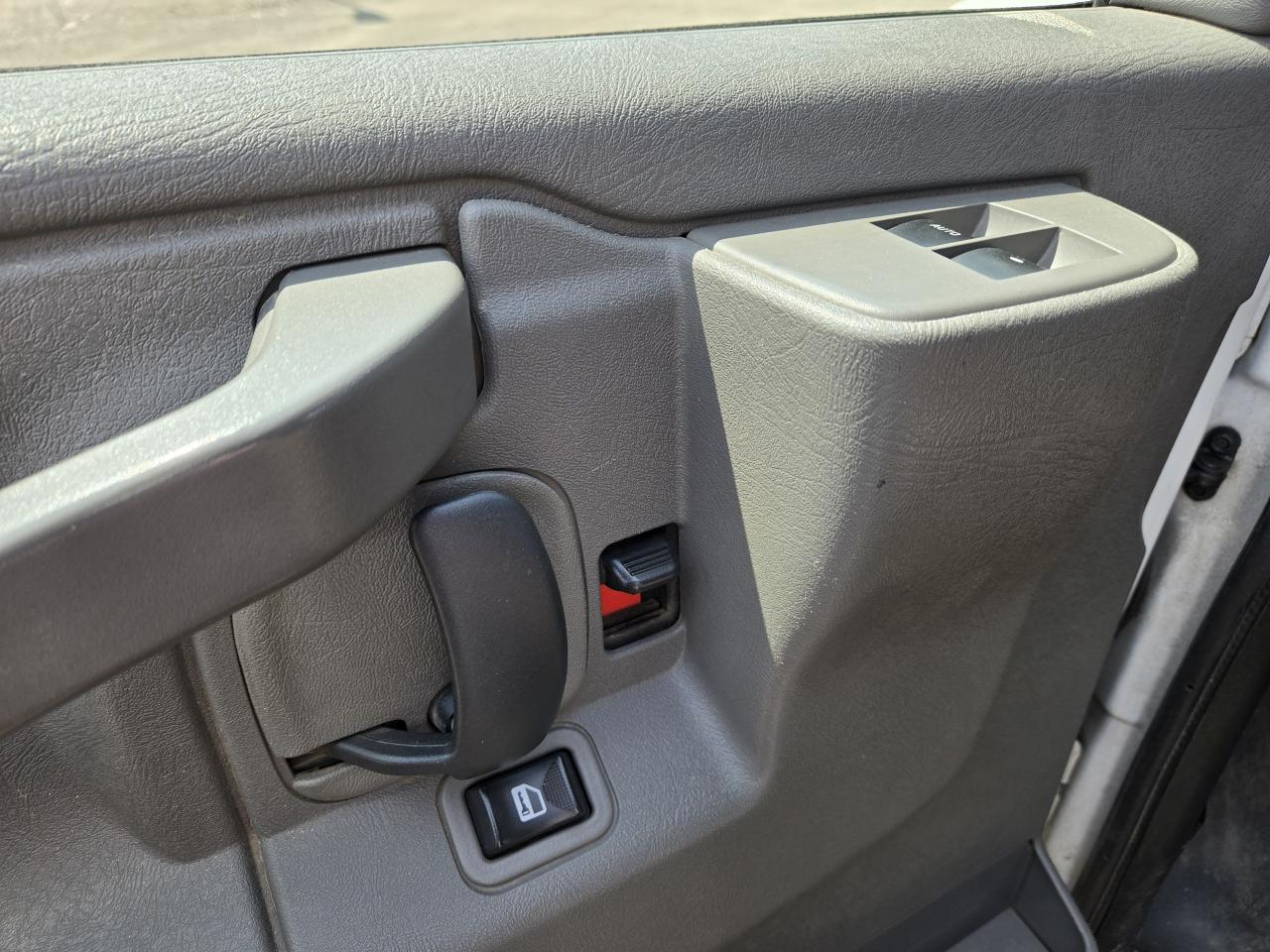 2020 GMC Savana Cargo Van  - Photo #9