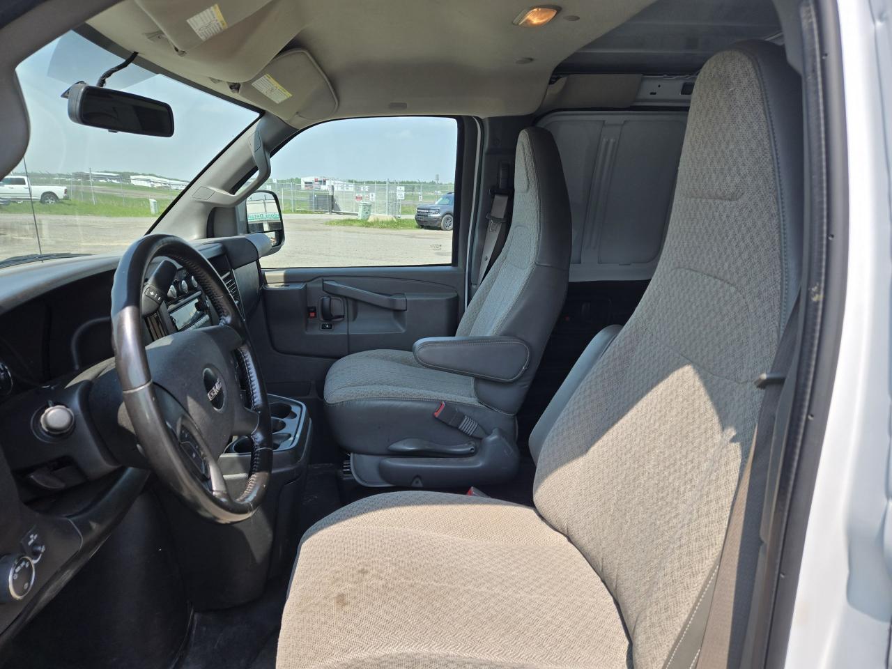 2020 GMC Savana Cargo Van  - Photo #7