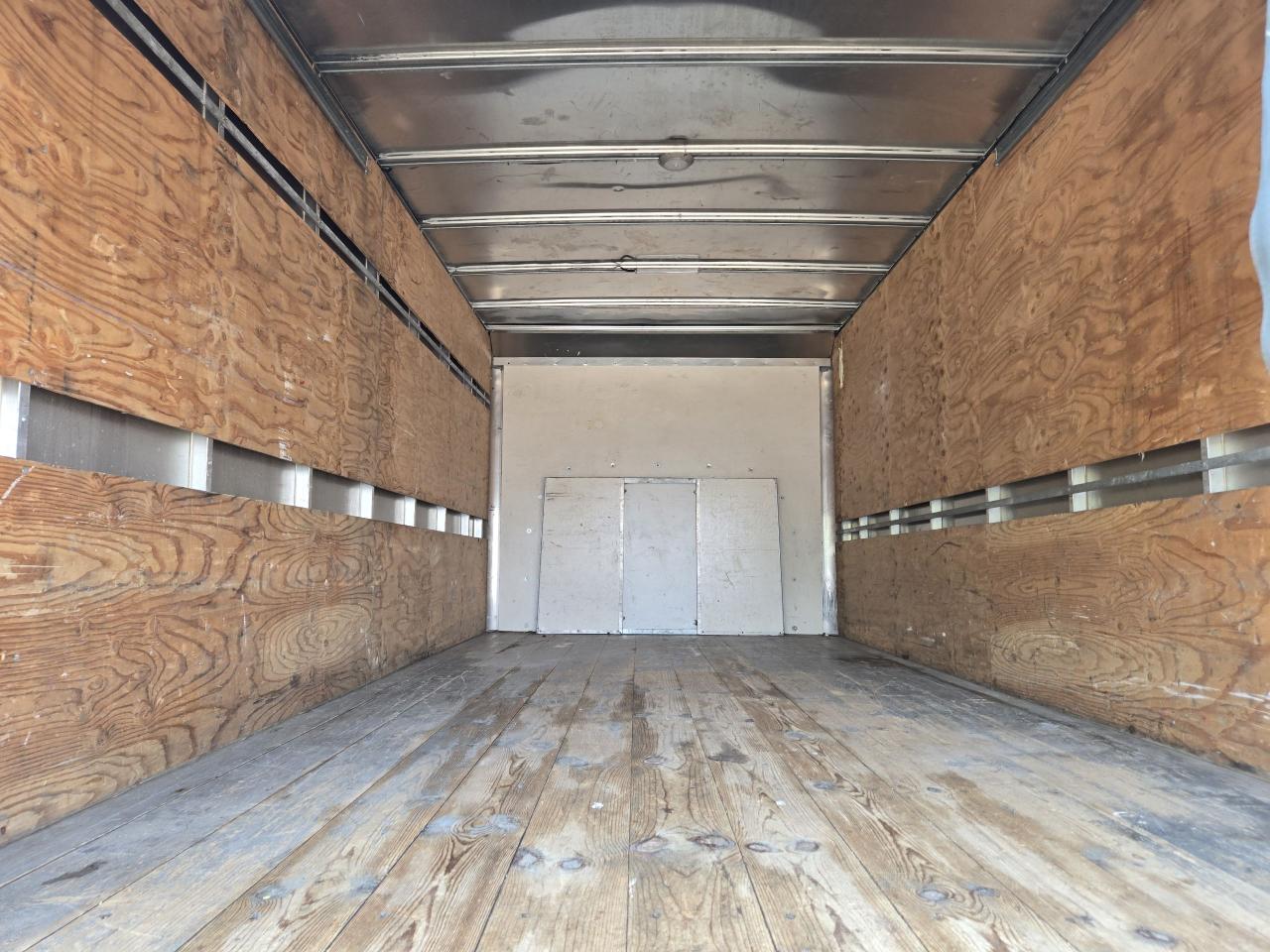 2019 Ford E-Series Cutaway 16' Cube Van - Photo #7