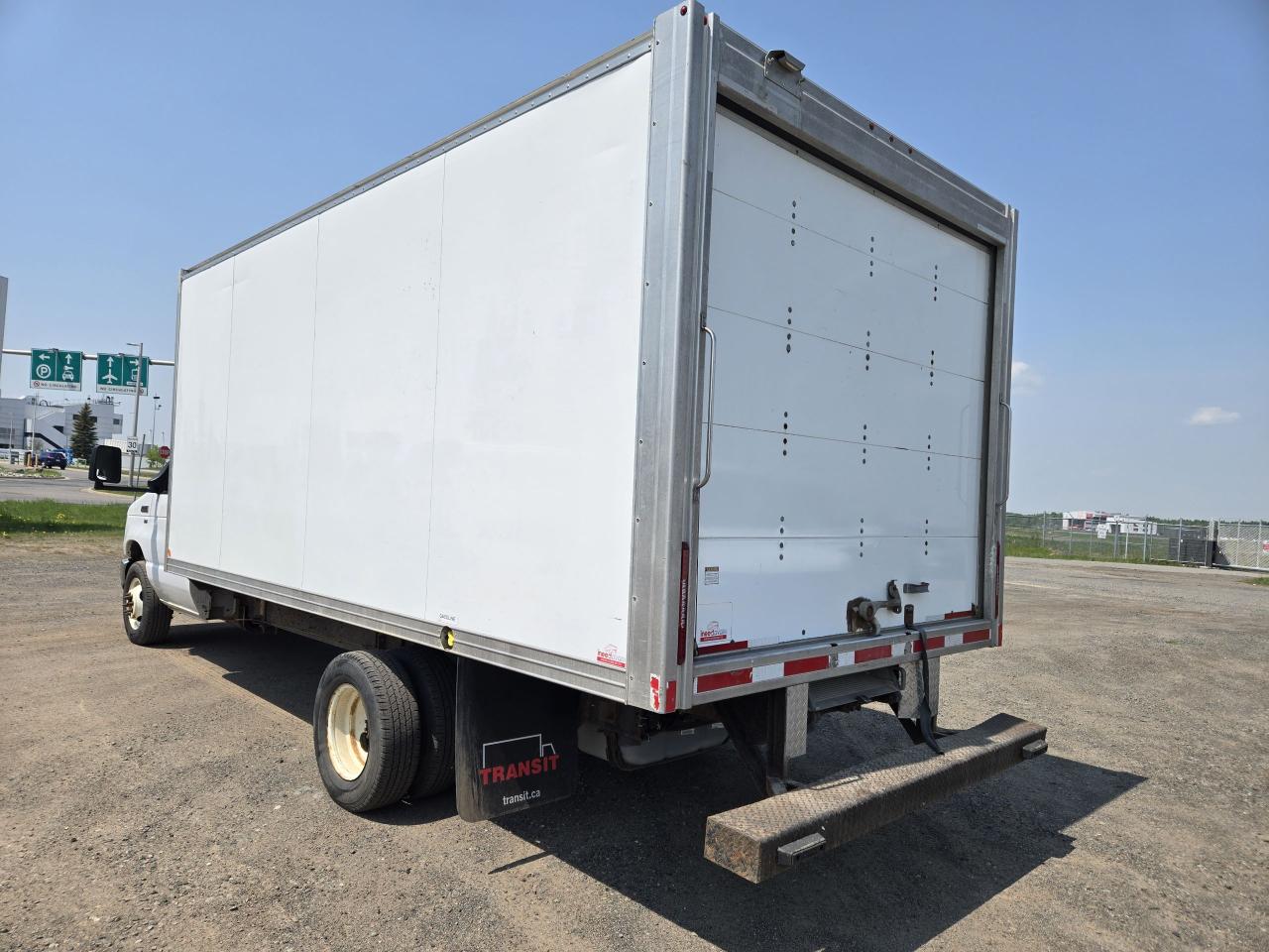 2019 Ford E-Series Cutaway 16' Cube Van - Photo #6