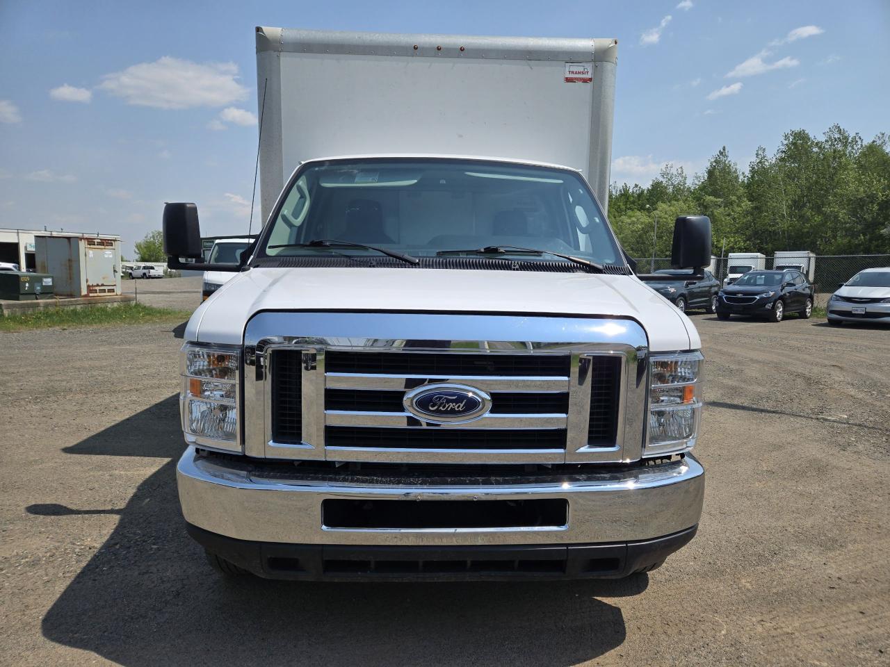 2019 Ford E-Series Cutaway 16' Cube Van - Photo #2