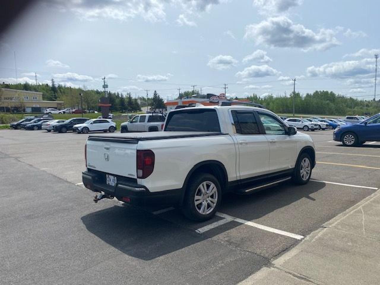 2017 Honda Ridgeline LX - Photo #5