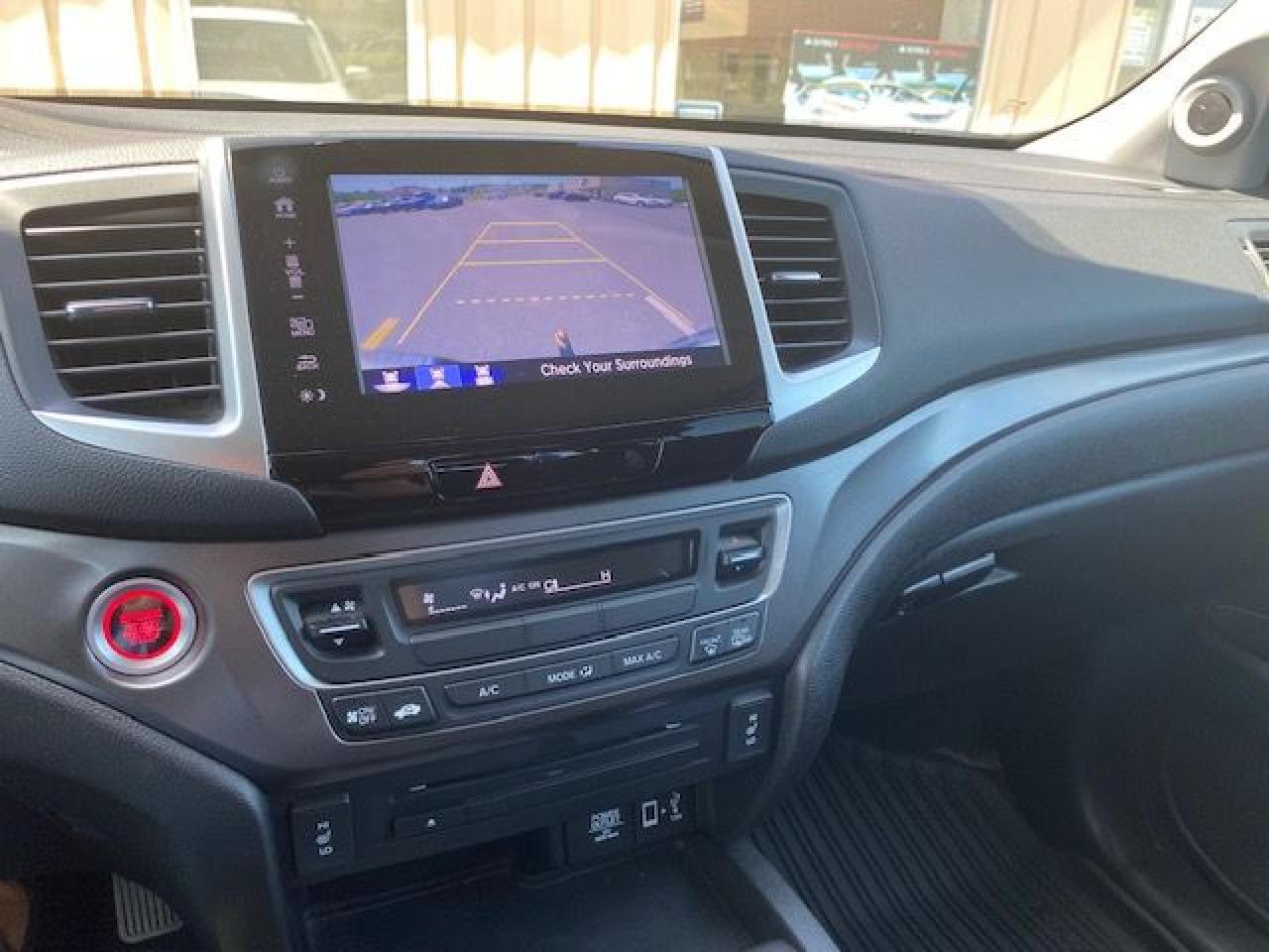 2017 Honda Ridgeline LX - Photo #11