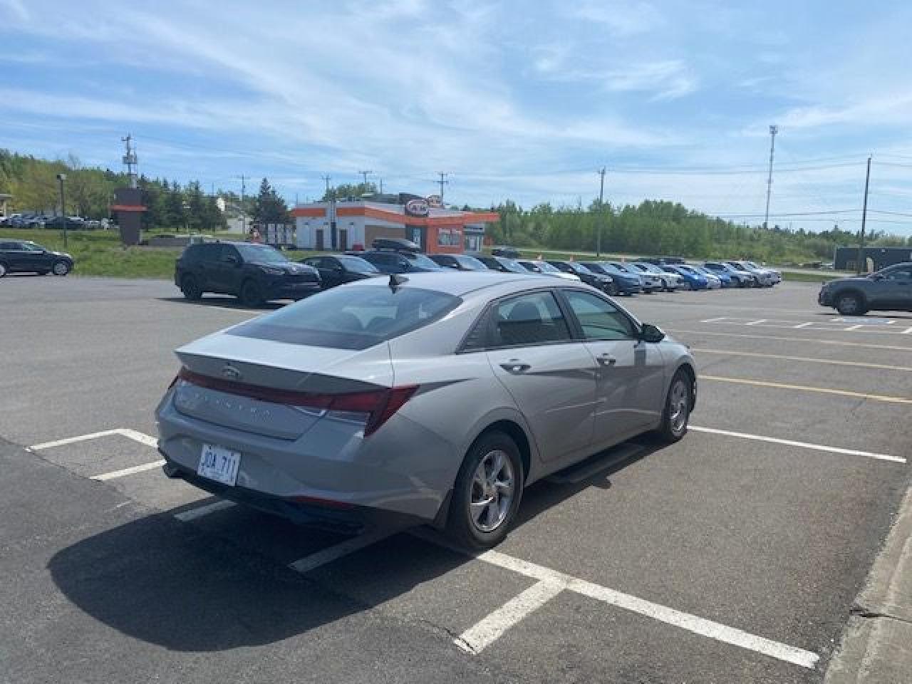 2021 Hyundai Elantra Essential - Photo #4