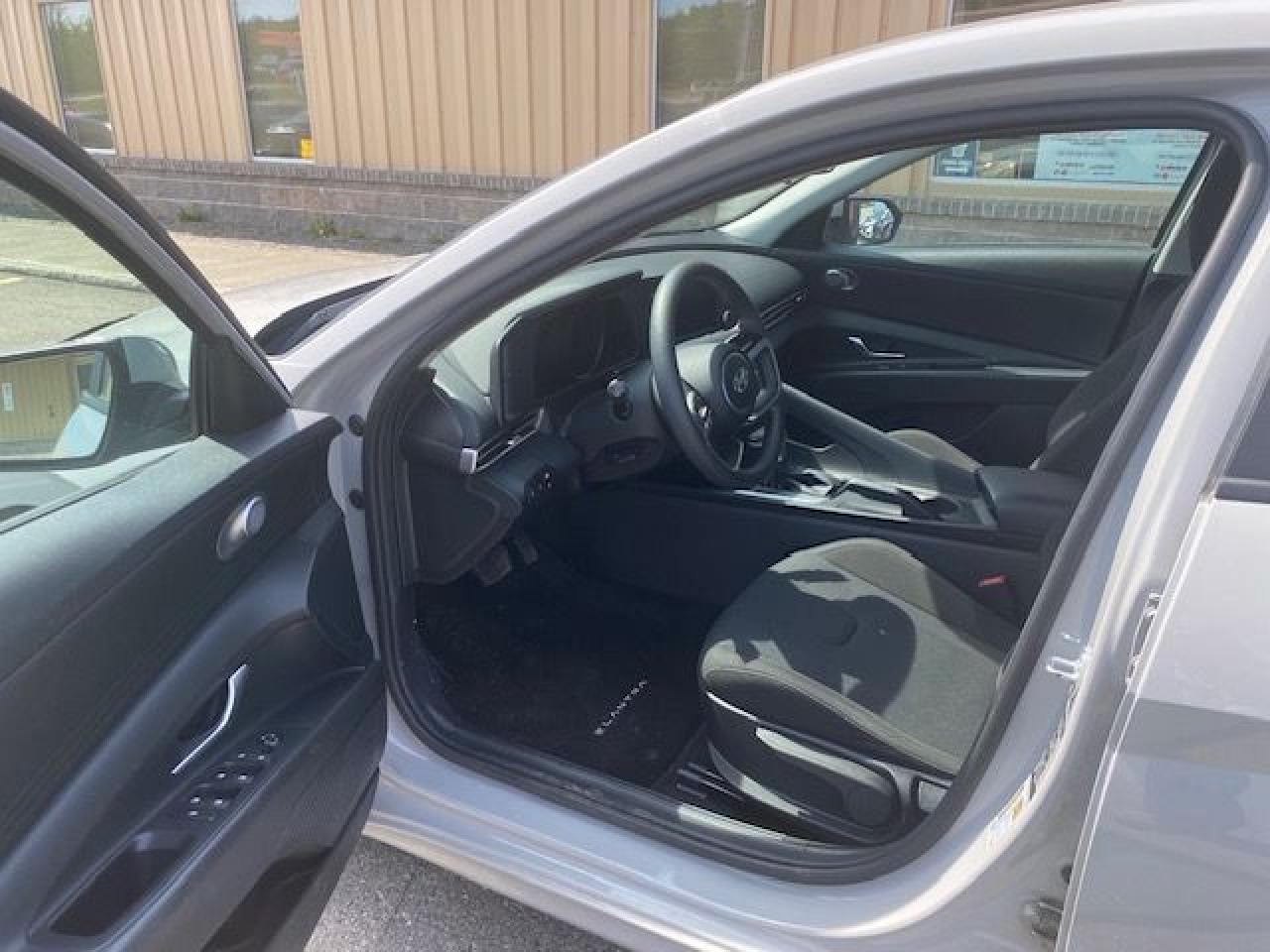 2021 Hyundai Elantra Essential - Photo #7