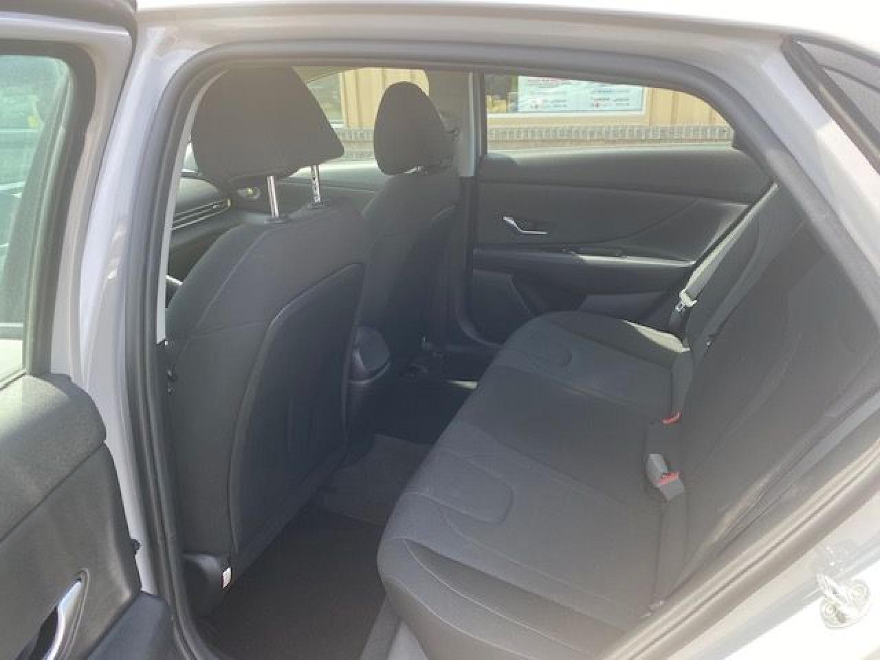 2021 Hyundai Elantra Essential - Photo #8