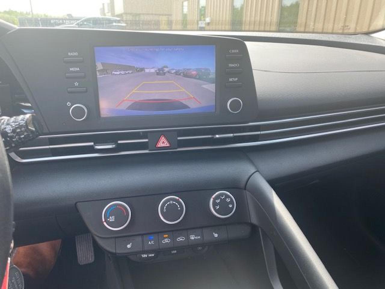 2021 Hyundai Elantra Essential - Photo #9