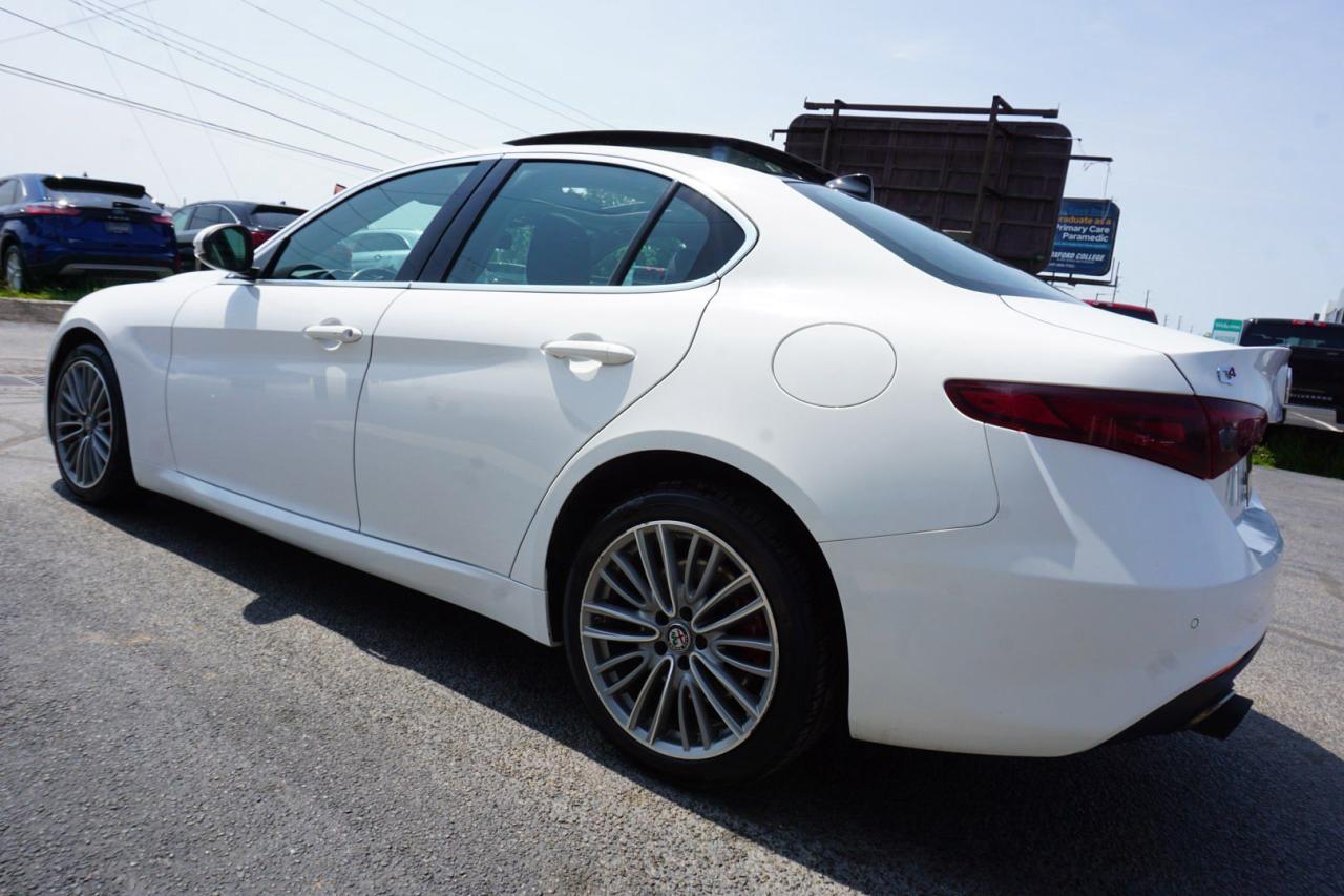 2017 Alfa Romeo Giulia 2.0Ti AWD CERTIFIED *MASERATI MAINTAIN* CAMERA NAV BLUETOOTH LEATHER HEATED SEATS PANO ROOF CRUISE ALLOYS - Photo #4