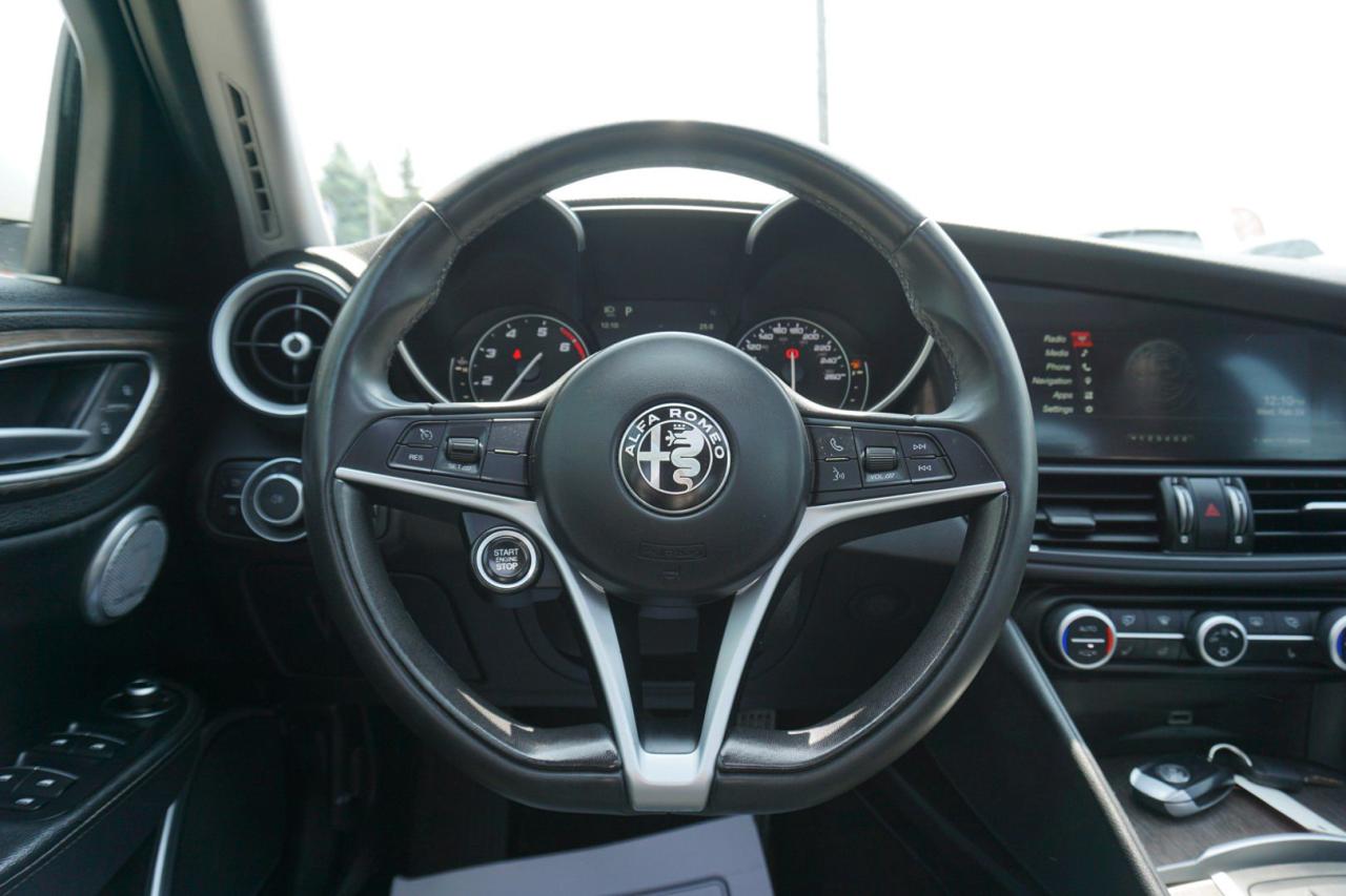 2017 Alfa Romeo Giulia 2.0Ti AWD CERTIFIED *MASERATI MAINTAIN* CAMERA NAV BLUETOOTH LEATHER HEATED SEATS PANO ROOF CRUISE ALLOYS - Photo #10