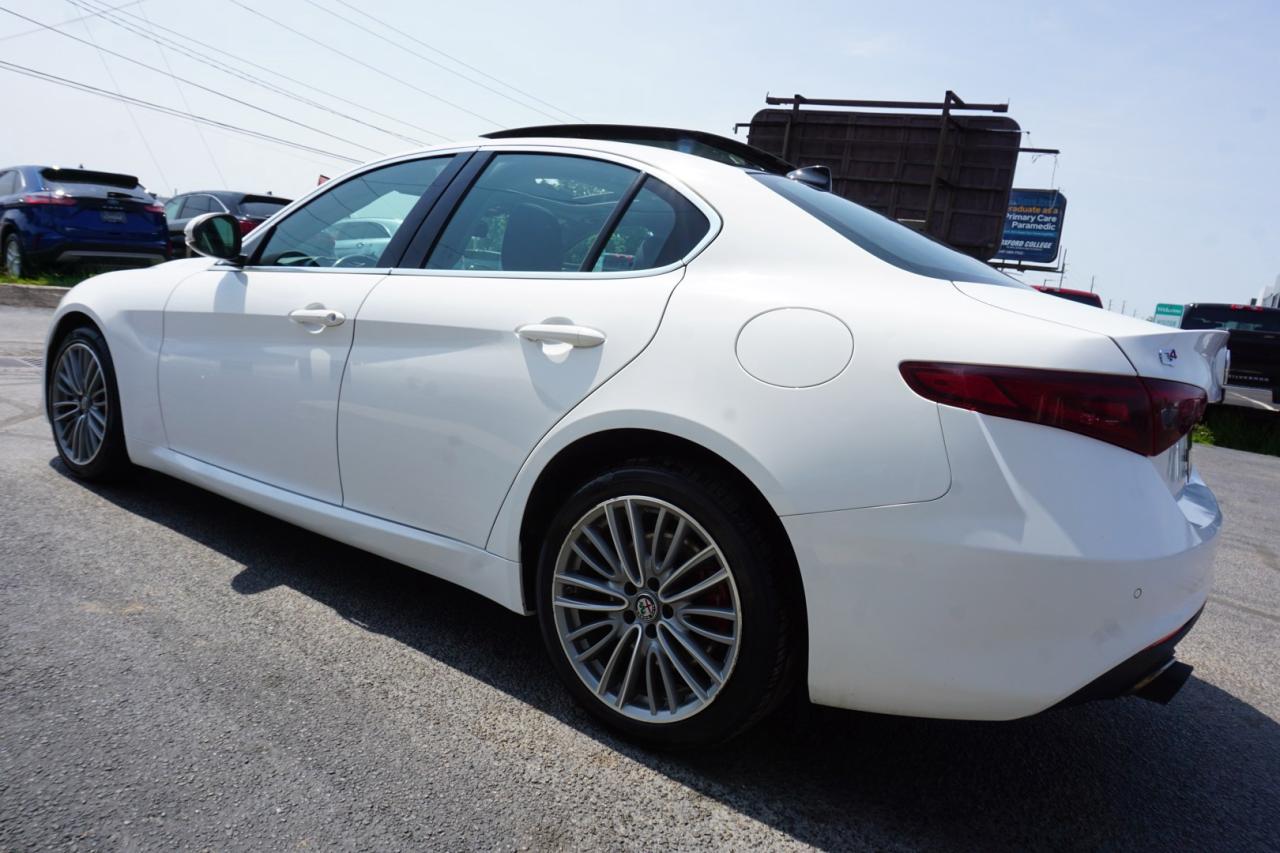 2017 Alfa Romeo Giulia 2.0Ti AWD CERTIFIED *MASERATI MAINTAIN* CAMERA NAV BLUETOOTH LEATHER HEATED SEATS PANO ROOF CRUISE ALLOYS - Photo #4