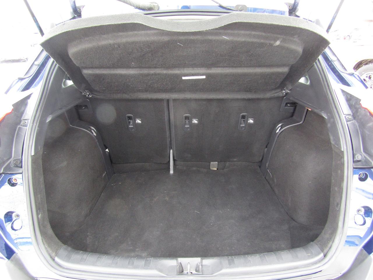 2019 Nissan Kicks SR Photo