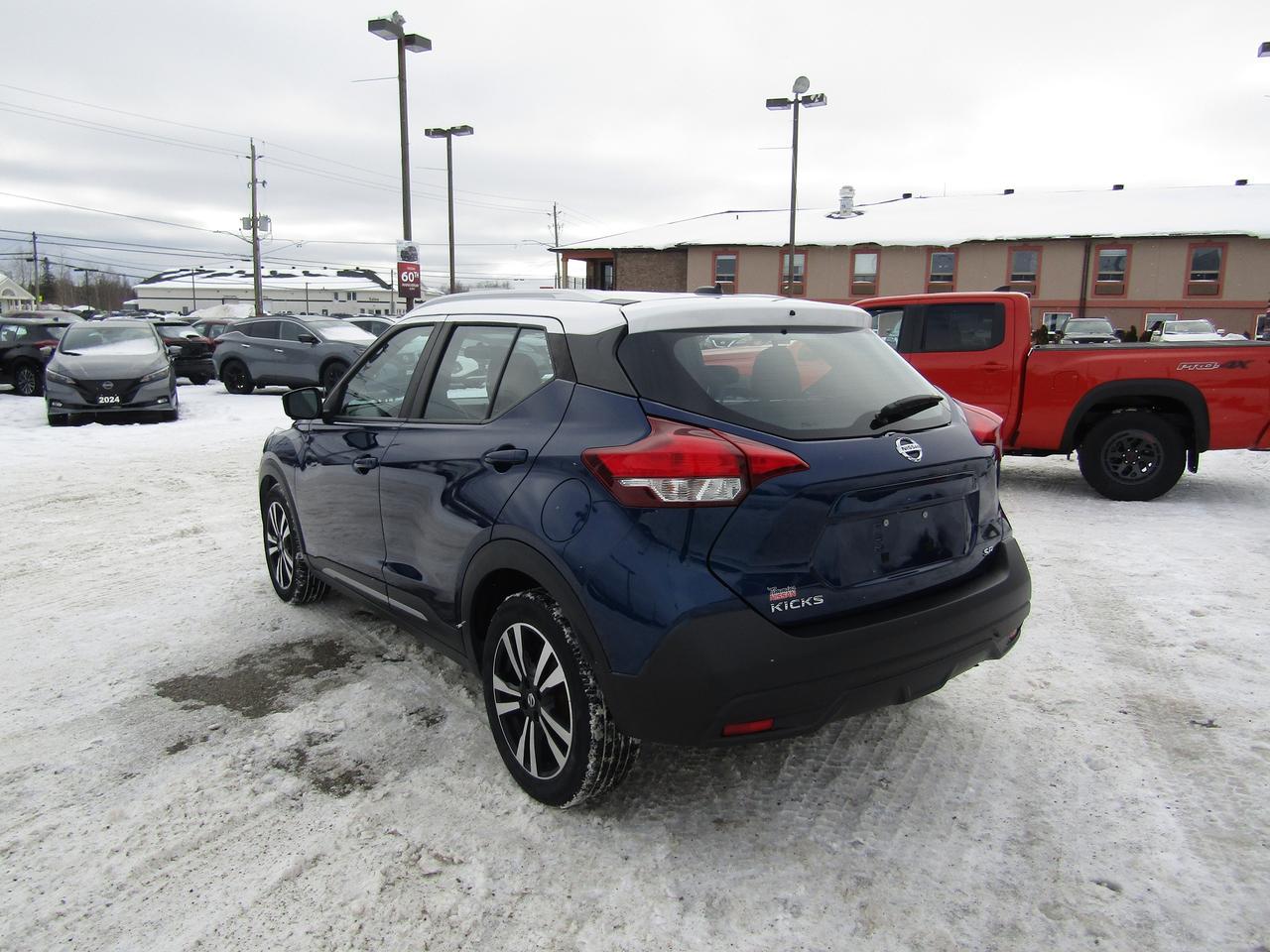 2019 Nissan Kicks SR Photo