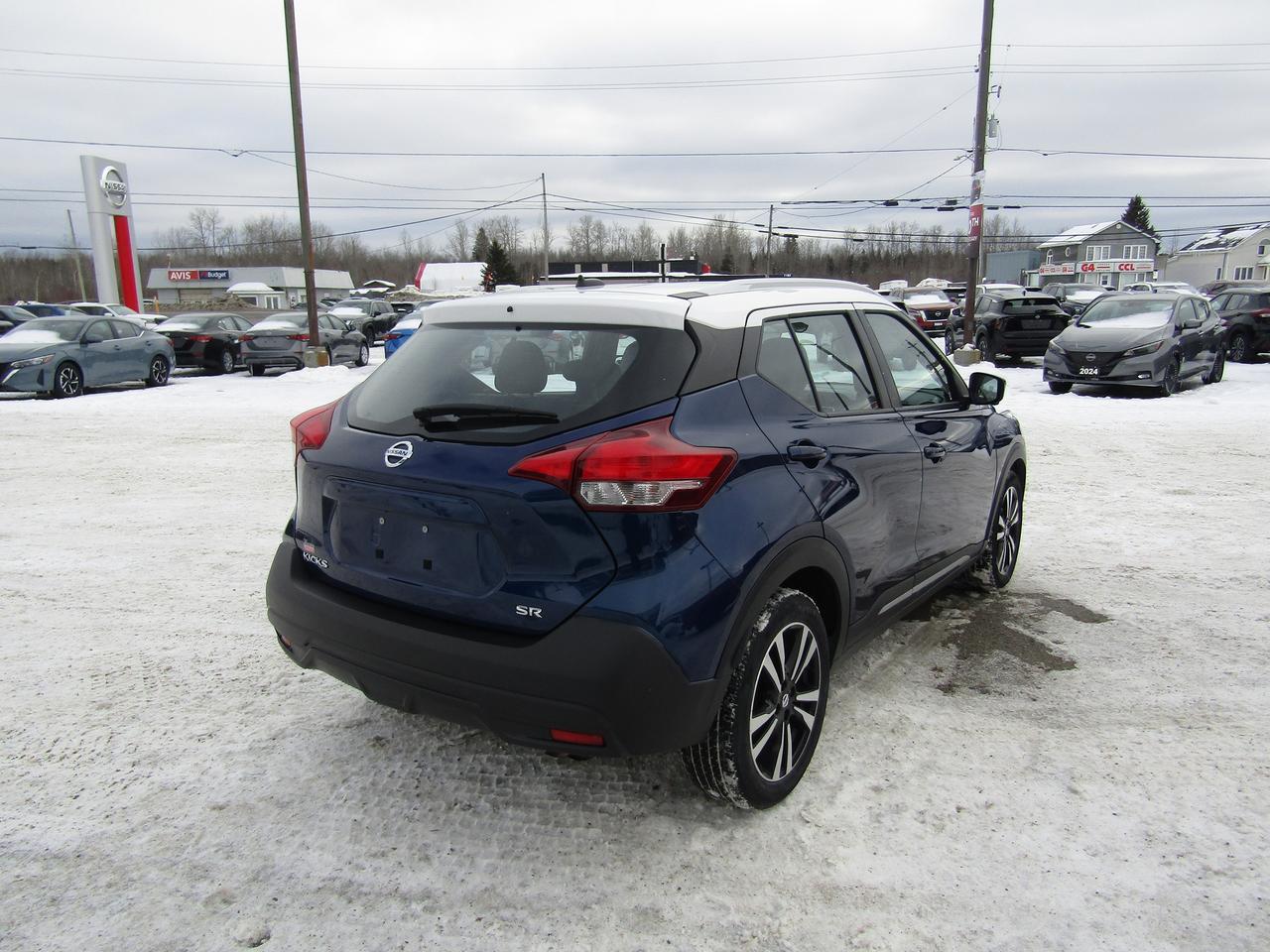 2019 Nissan Kicks SR Photo