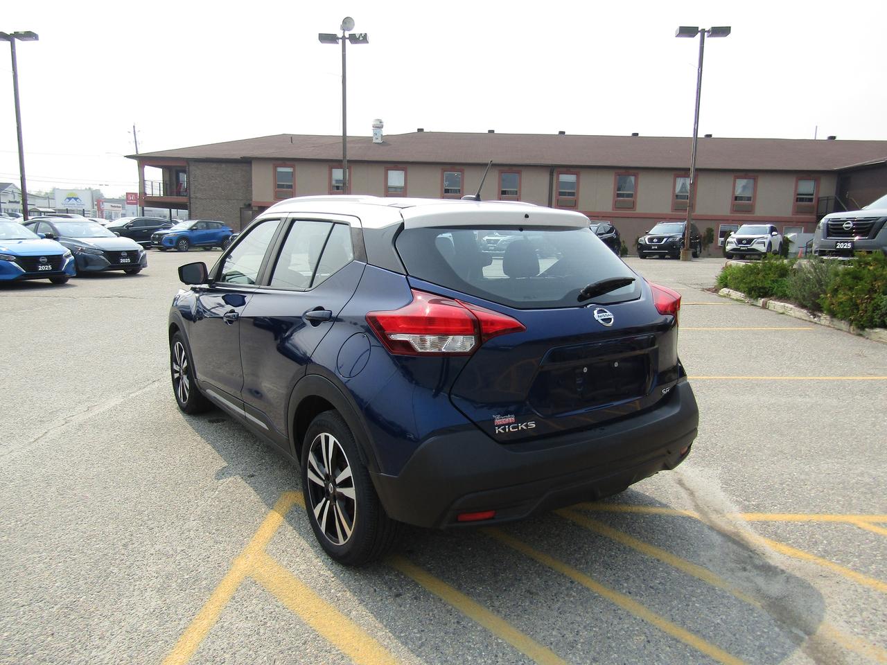 2019 Nissan Kicks SR Photo