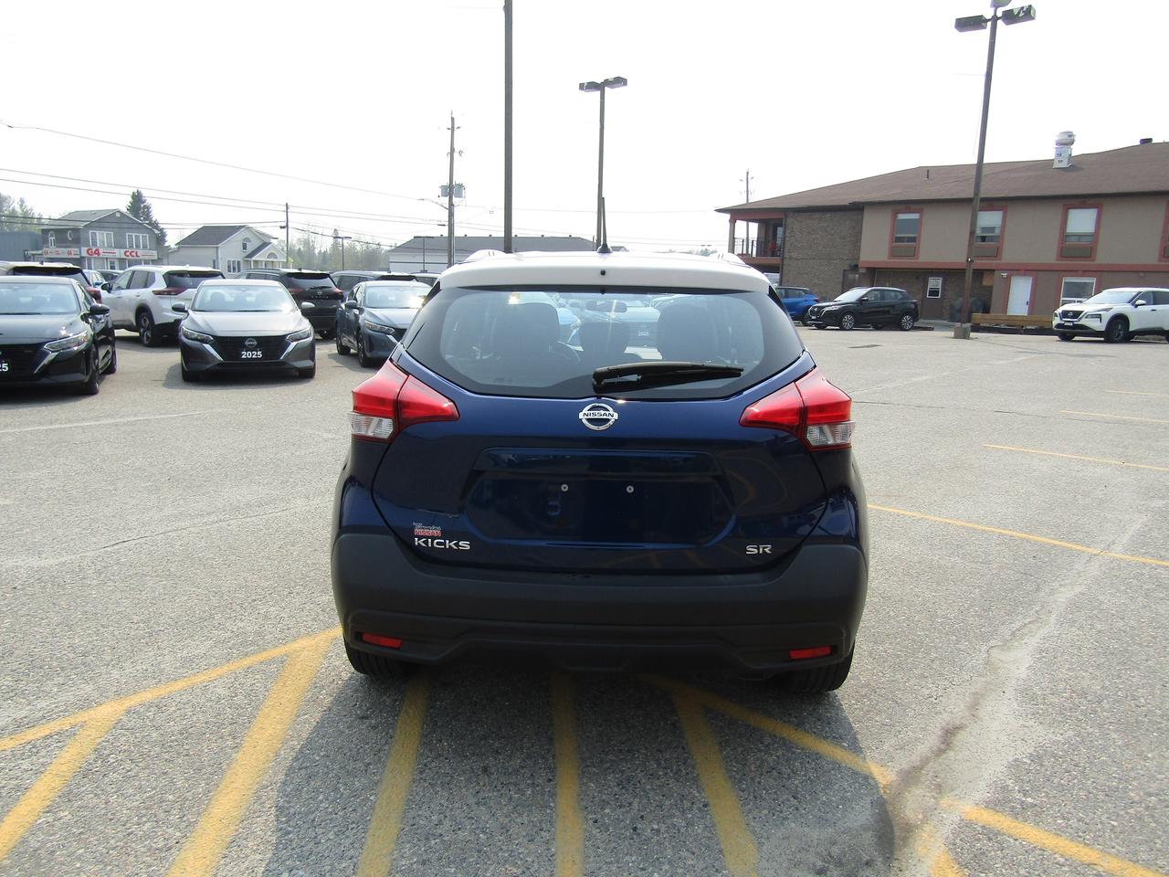 2019 Nissan Kicks SR Photo