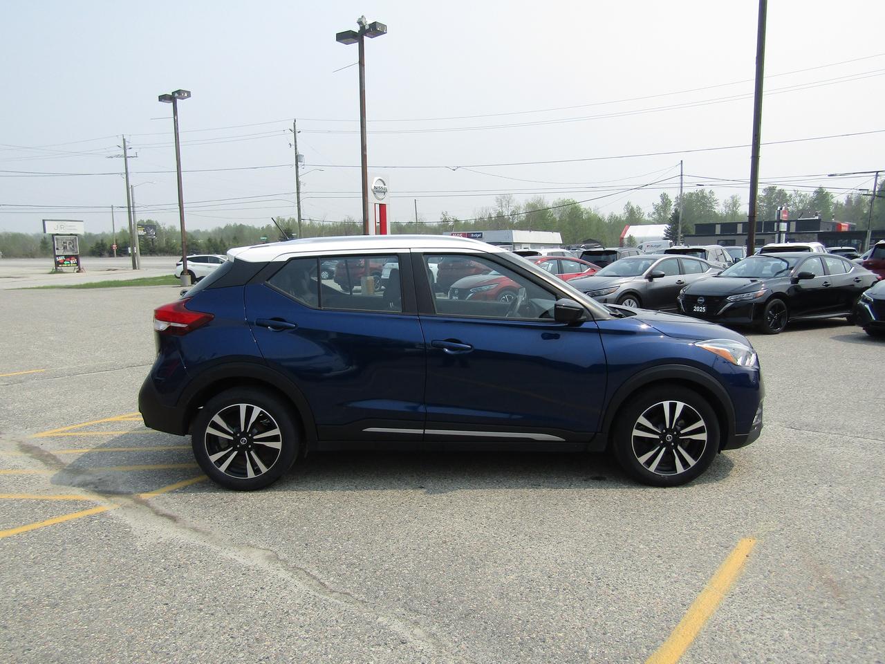 2019 Nissan Kicks SR Photo