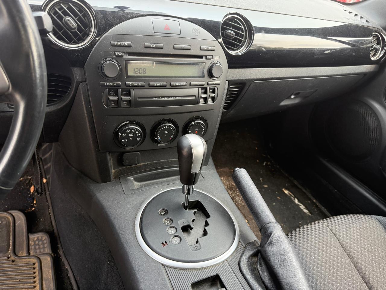 2007 Mazda Miata MX-5 GX Convertible Photo2