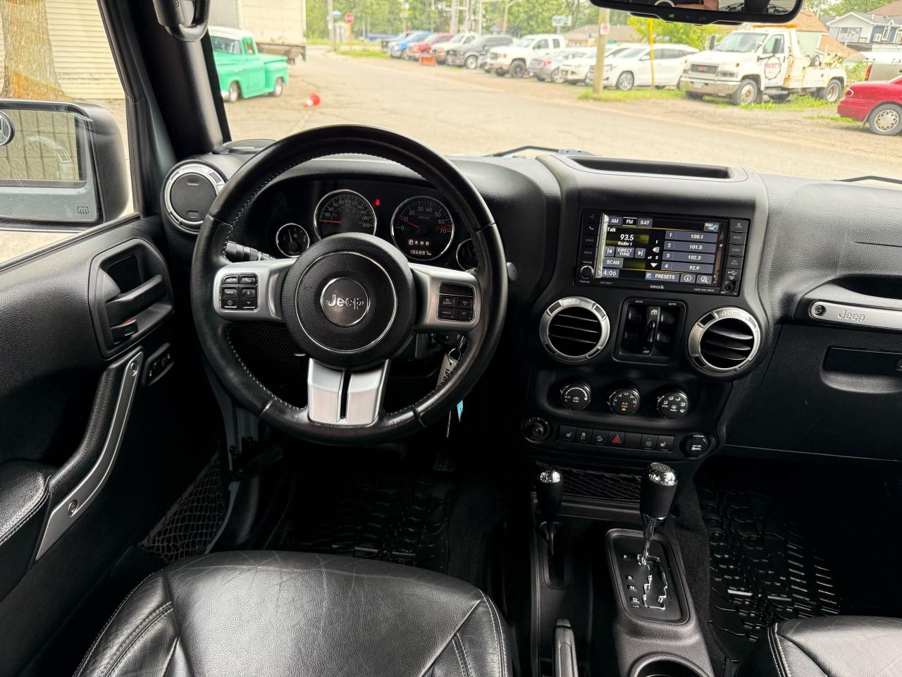 2015 Jeep Wrangler RUBICON - Photo #4