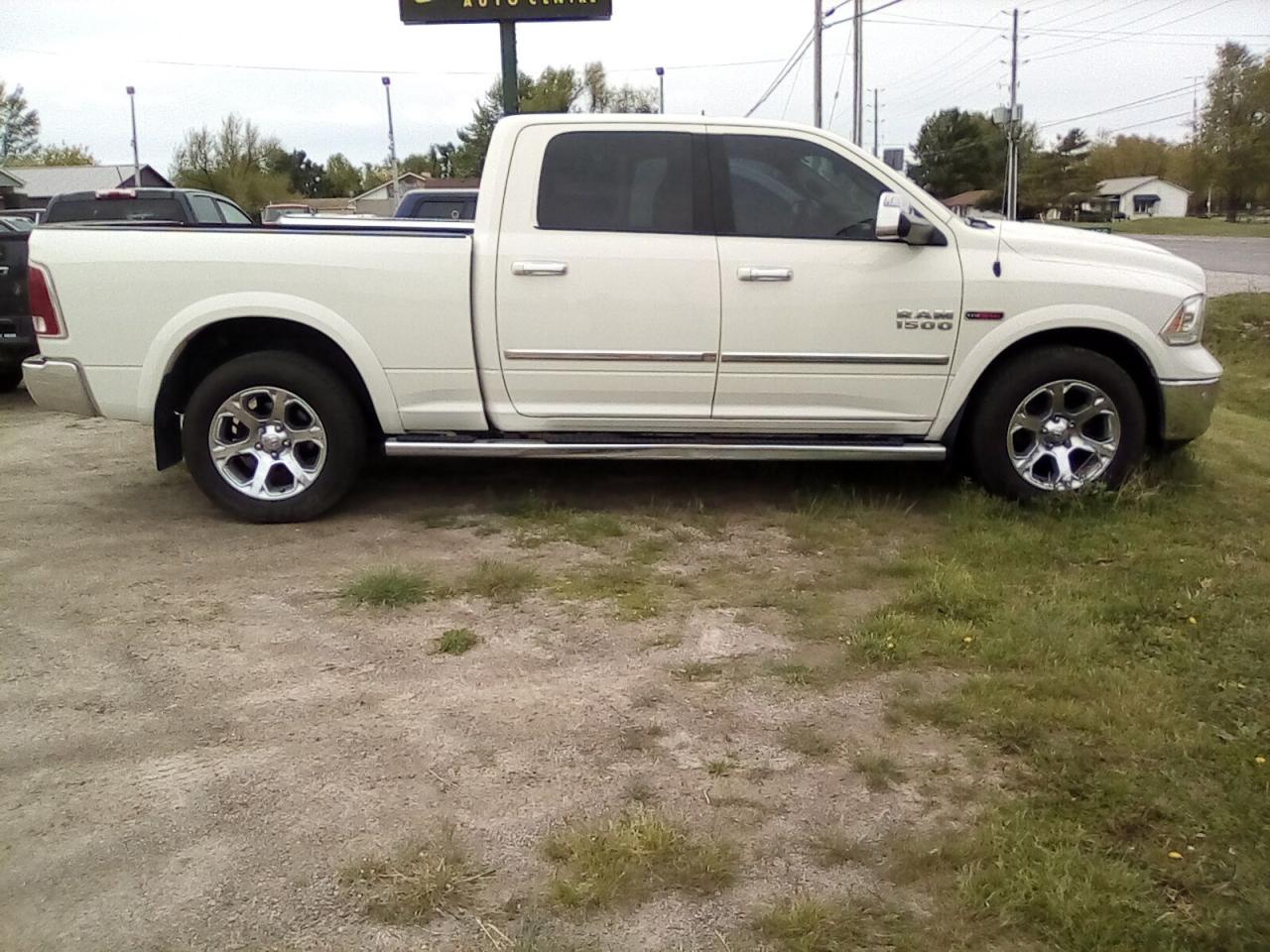 2018 RAM 1500 Laramie Crew Cab LWB 4WD