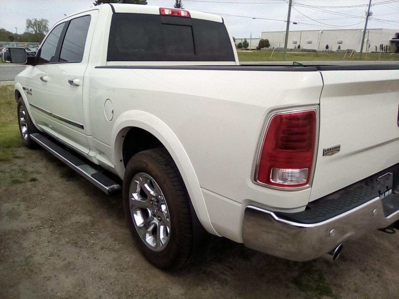 2018 RAM 1500 Laramie Crew Cab LWB 4WD