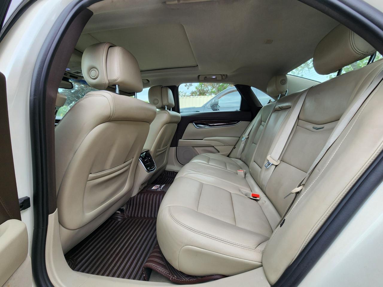 2013 Cadillac XTS Premium Collection l 3.6L V6 l NAV l Sunroof l - Photo #14