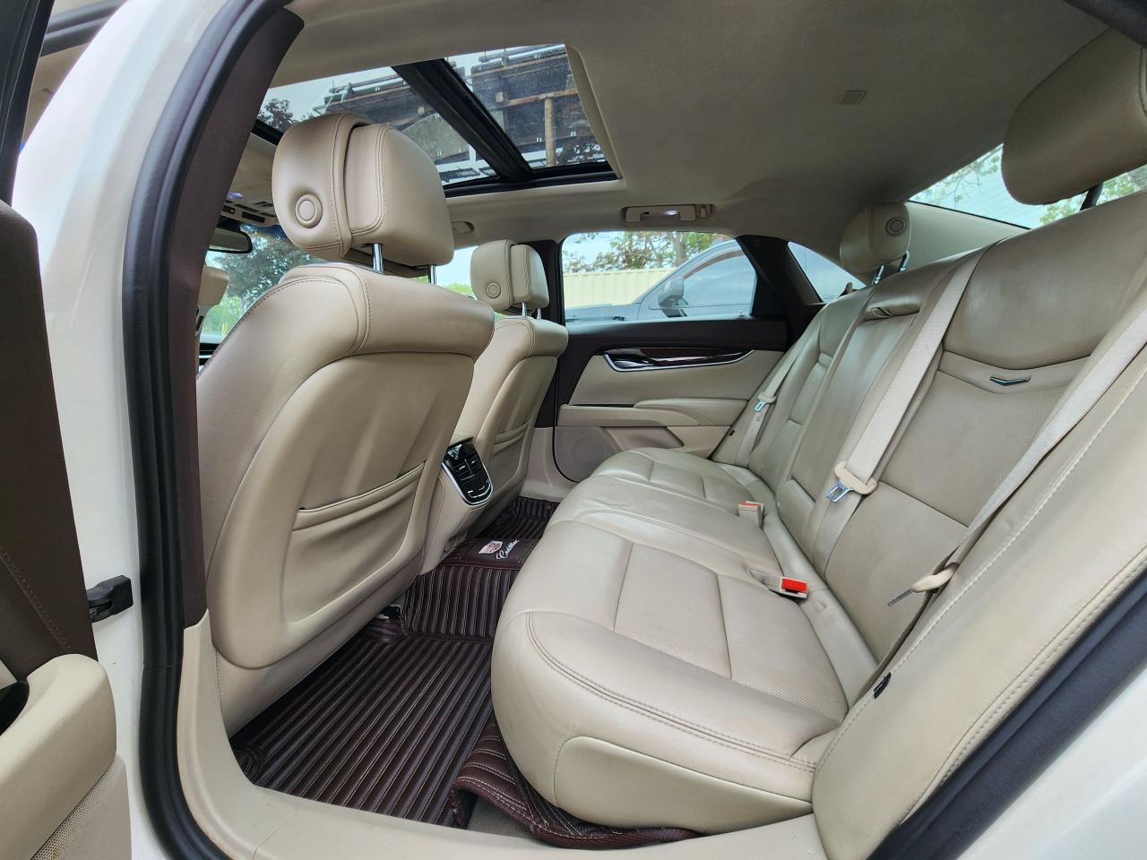 2013 Cadillac XTS Premium Collection l 3.6L V6 l NAV l Sunroof l - Photo #19