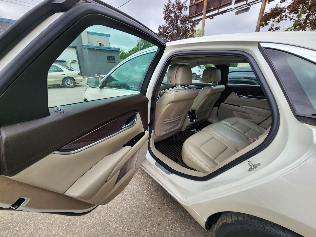 2013 Cadillac XTS Premium Collection l 3.6L V6 l NAV l Sunroof l - Photo #10