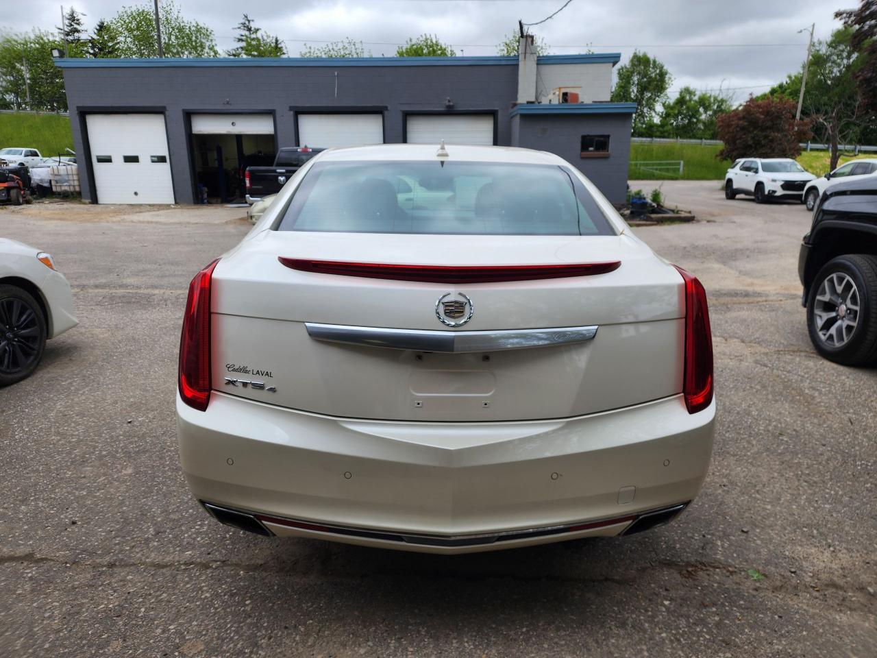 2013 Cadillac XTS Premium Collection l 3.6L V6 l NAV l Sunroof l - Photo #8