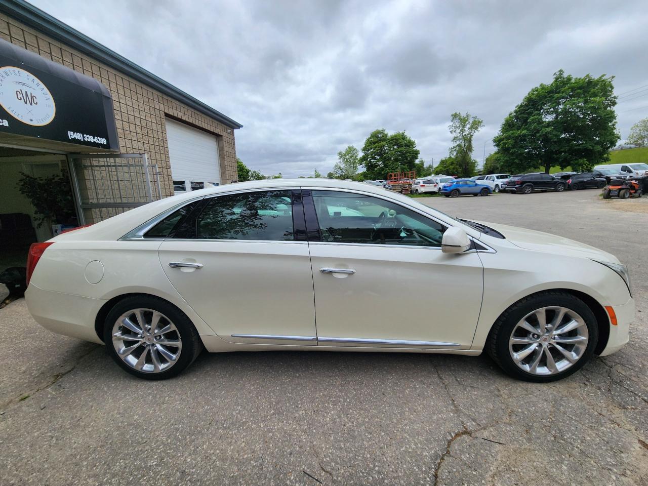 2013 Cadillac XTS Premium Collection l 3.6L V6 l NAV l Sunroof l - Photo #4