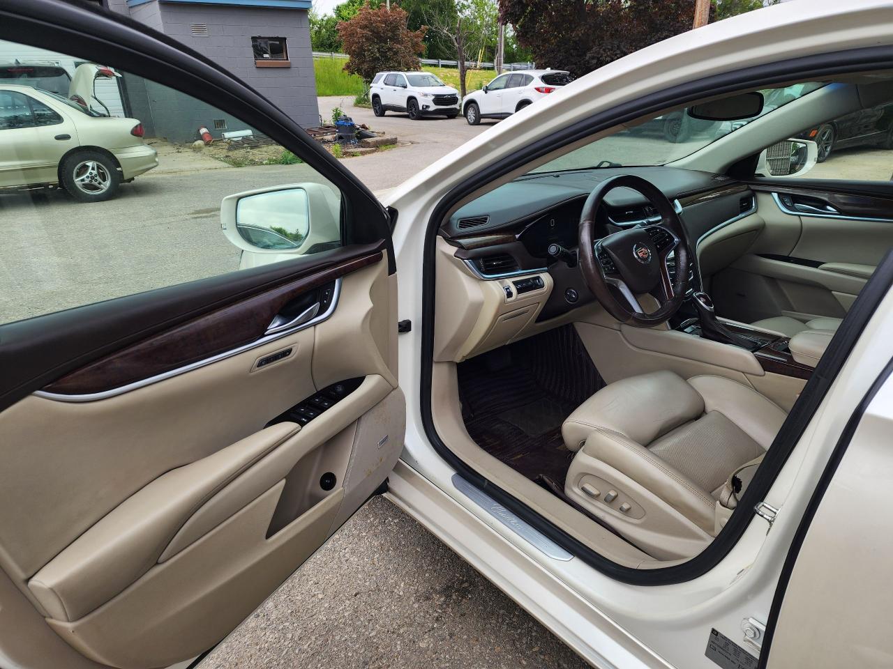 2013 Cadillac XTS Premium Collection l 3.6L V6 l NAV l Sunroof l - Photo #15