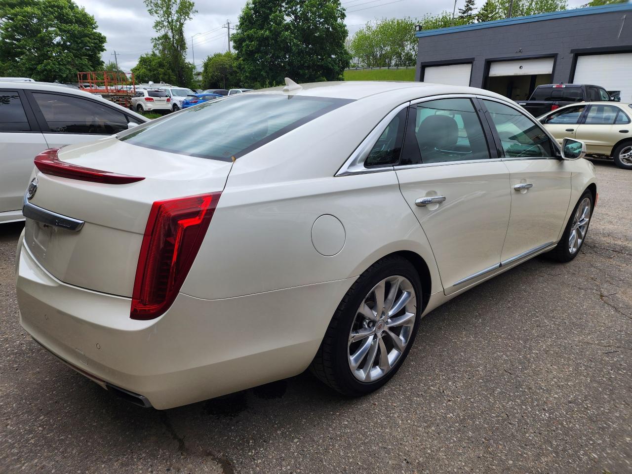 2013 Cadillac XTS Premium Collection l 3.6L V6 l NAV l Sunroof l - Photo #7