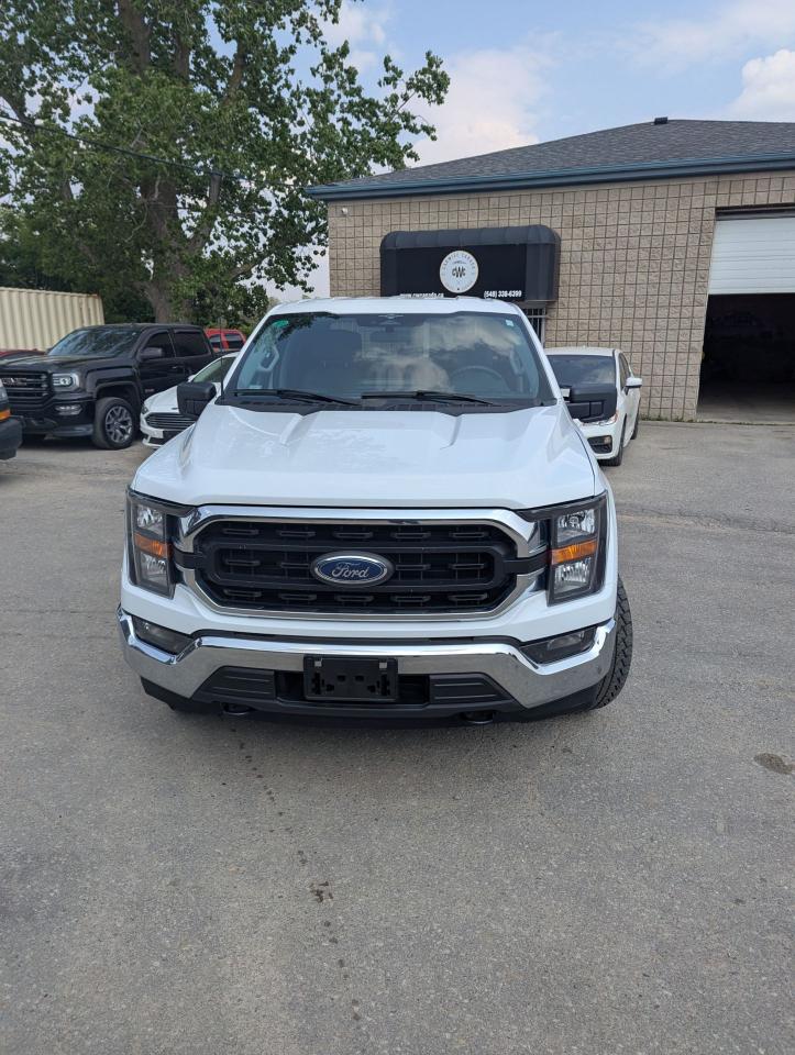 2023 Ford F-150 XLT l CrewCab l 3.5L l Mint Condition - Photo #2