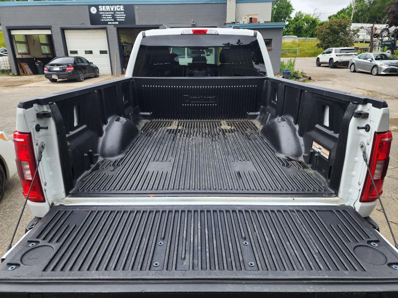 2023 Ford F-150 XLT l CrewCab l 3.5L l Mint Condition - Photo #9