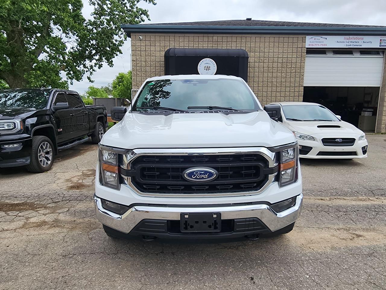 2023 Ford F-150 XLT l CrewCab l 3.5L l Mint Condition - Photo #2
