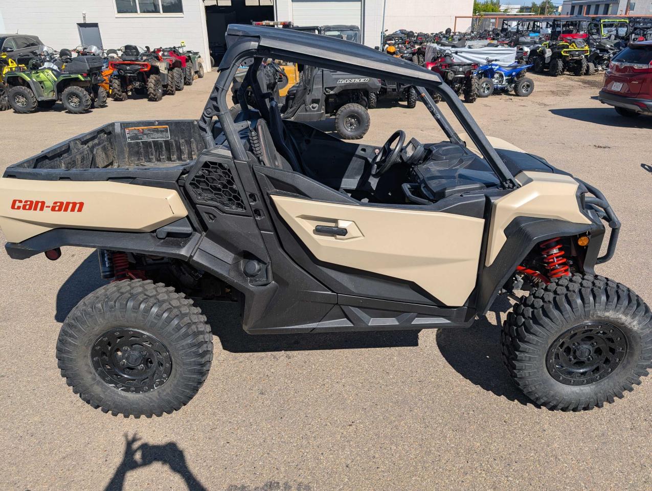 2023 Can-Am Commander XTP 1000 - Photo #5