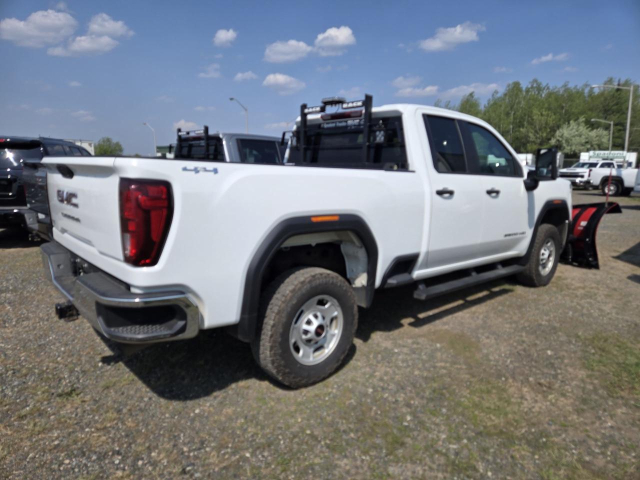 2023 GMC Sierra 2500 PRO - Photo #4
