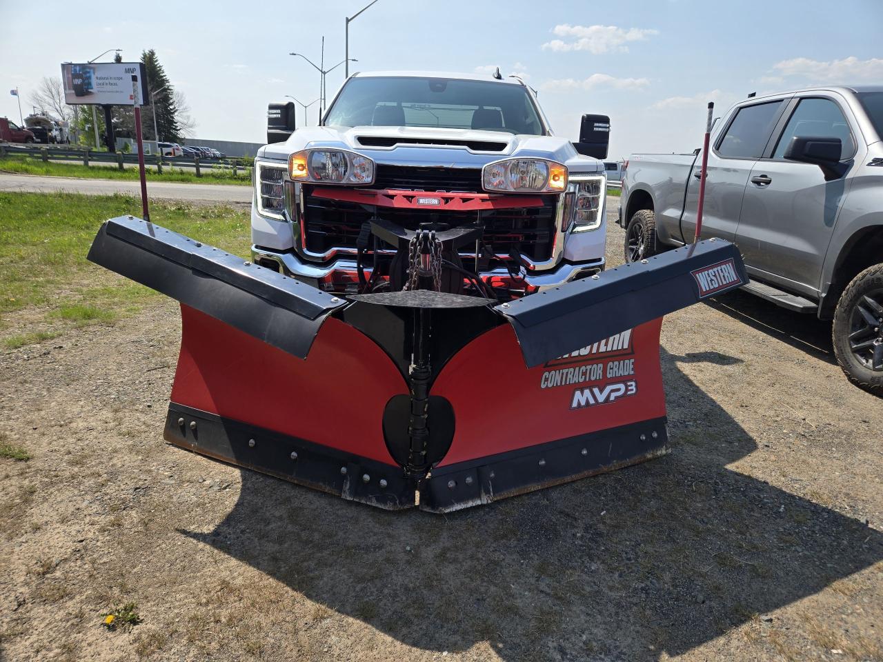 2023 GMC Sierra 2500 PRO - Photo #2