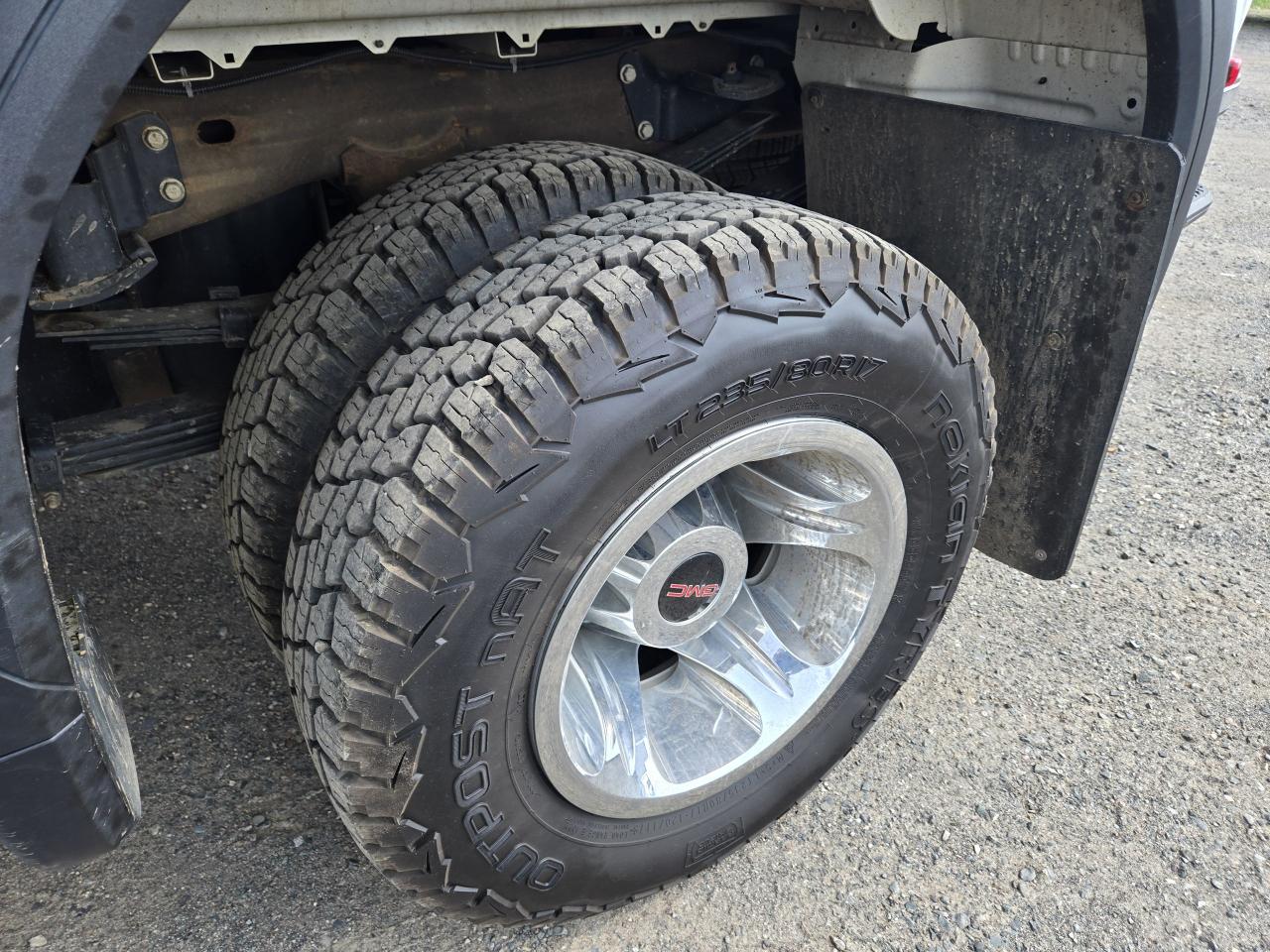 2023 GMC Sierra 3500 SLE - Photo #9